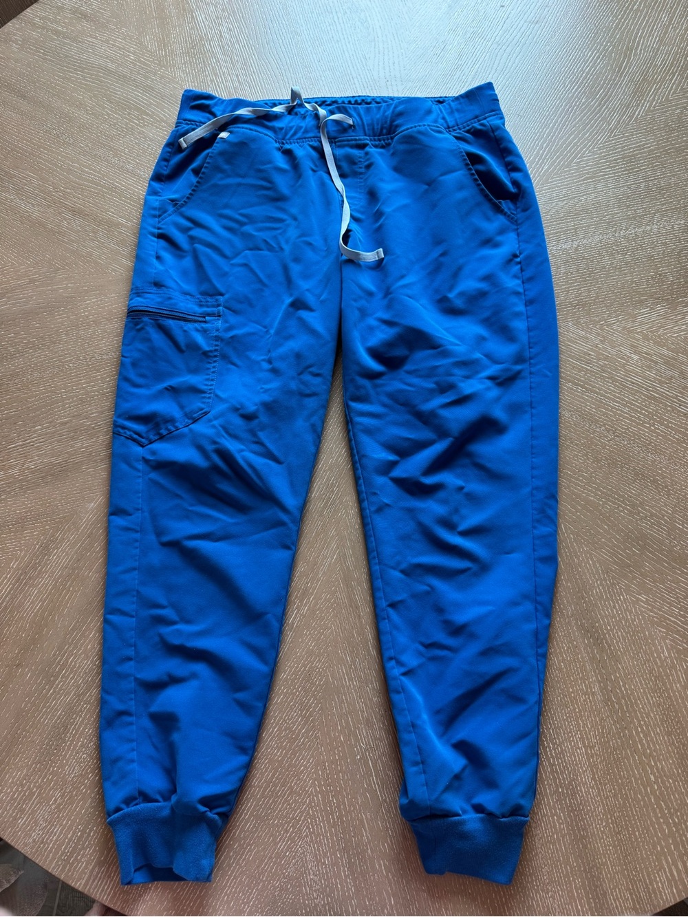 Figs royal blue top is medium bottoms are large - Picture 5 of 7